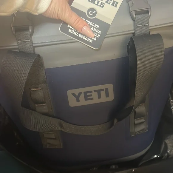 NWT YETI HOPPER M15 SOFT COOLER- NAVY - Picture 6 of 7